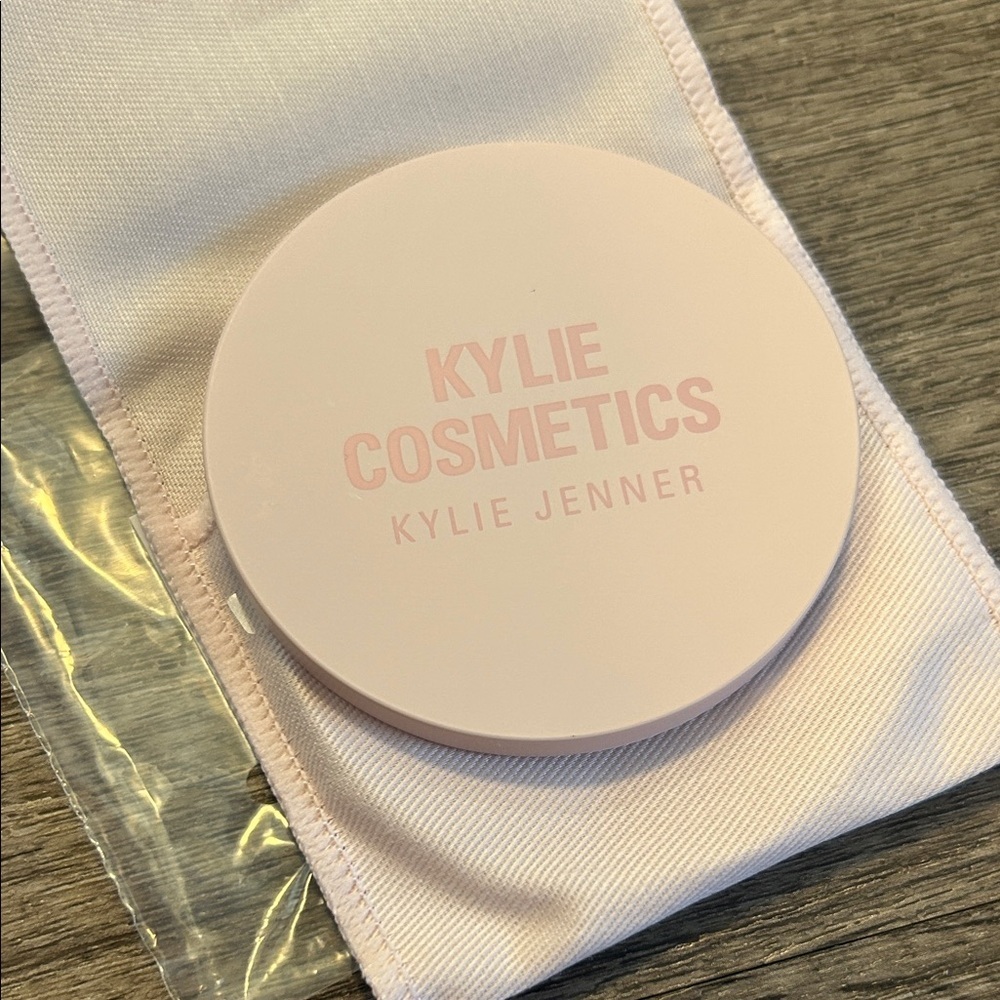 Kylie Cosmetics Pocket Mirror - Picture 1 of 6